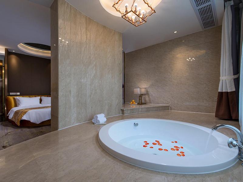 Vienna International Hotel Diecai Wanda High Speed ​​Rail Station Guilin Eksteriør billede